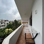 Sokoli, Enjoy Sunset At This Spacious Apartmán