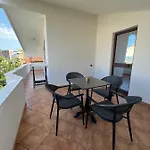 Sokoli, Enjoy Sunset At This Spacious Apartmán
