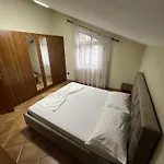 Sokoli, Enjoy Sunset At This Spacious Apartmán *