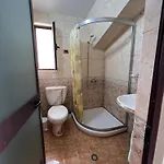 Sokoli, Enjoy Sunset At This Spacious Apartmán Tirana