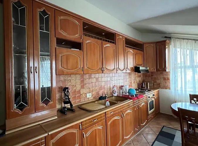 Sokoli, Enjoy Sunset At This Spacious Appartamento