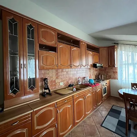 Sokoli, Enjoy Sunset At This Spacious Daire