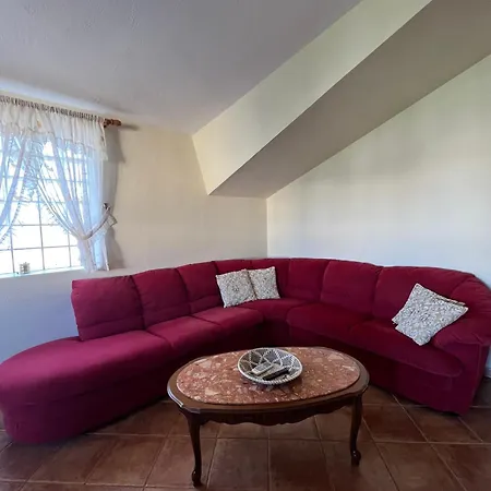 Sokoli, Enjoy Sunset At This Spacious Tiran