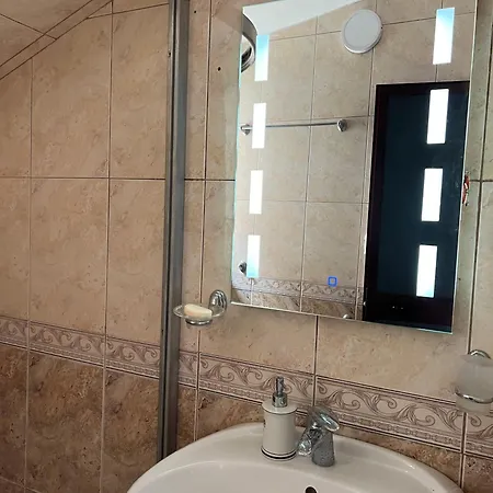 Daire Sokoli, Enjoy Sunset At This Spacious Tiran