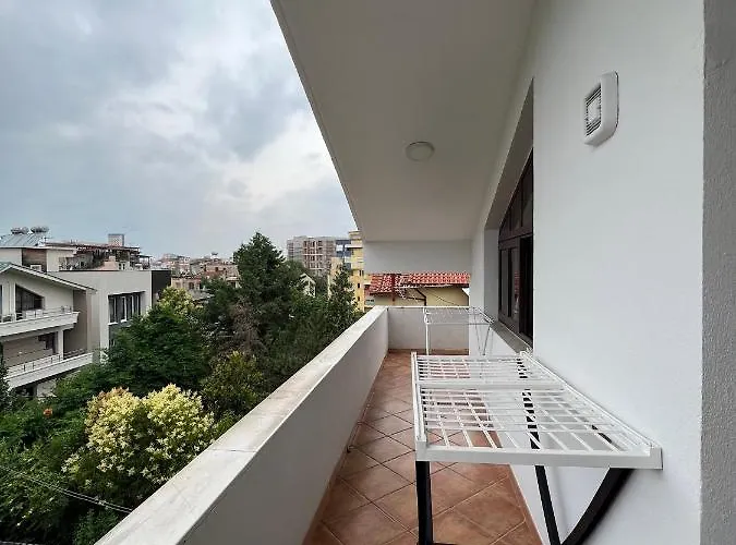 Sokoli, Enjoy Sunset At This Spacious Lägenhet