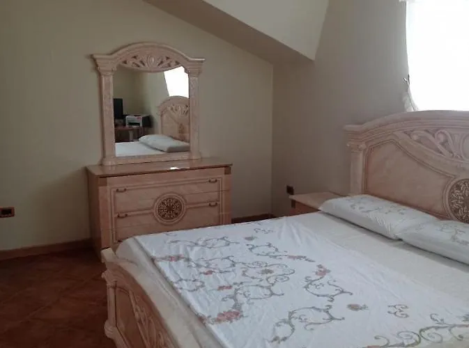 Sokoli, Enjoy Sunset At This Spacious * Тирана