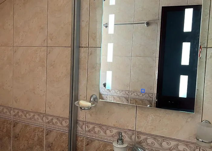 Lägenhet Sokoli, Enjoy Sunset At This Spacious Tirana